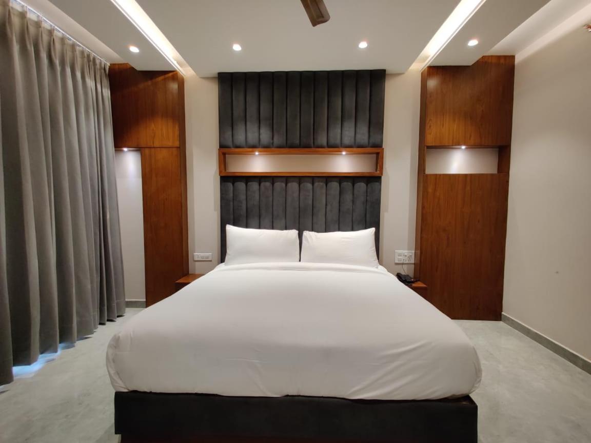 Hotel Parth Una  Exterior photo